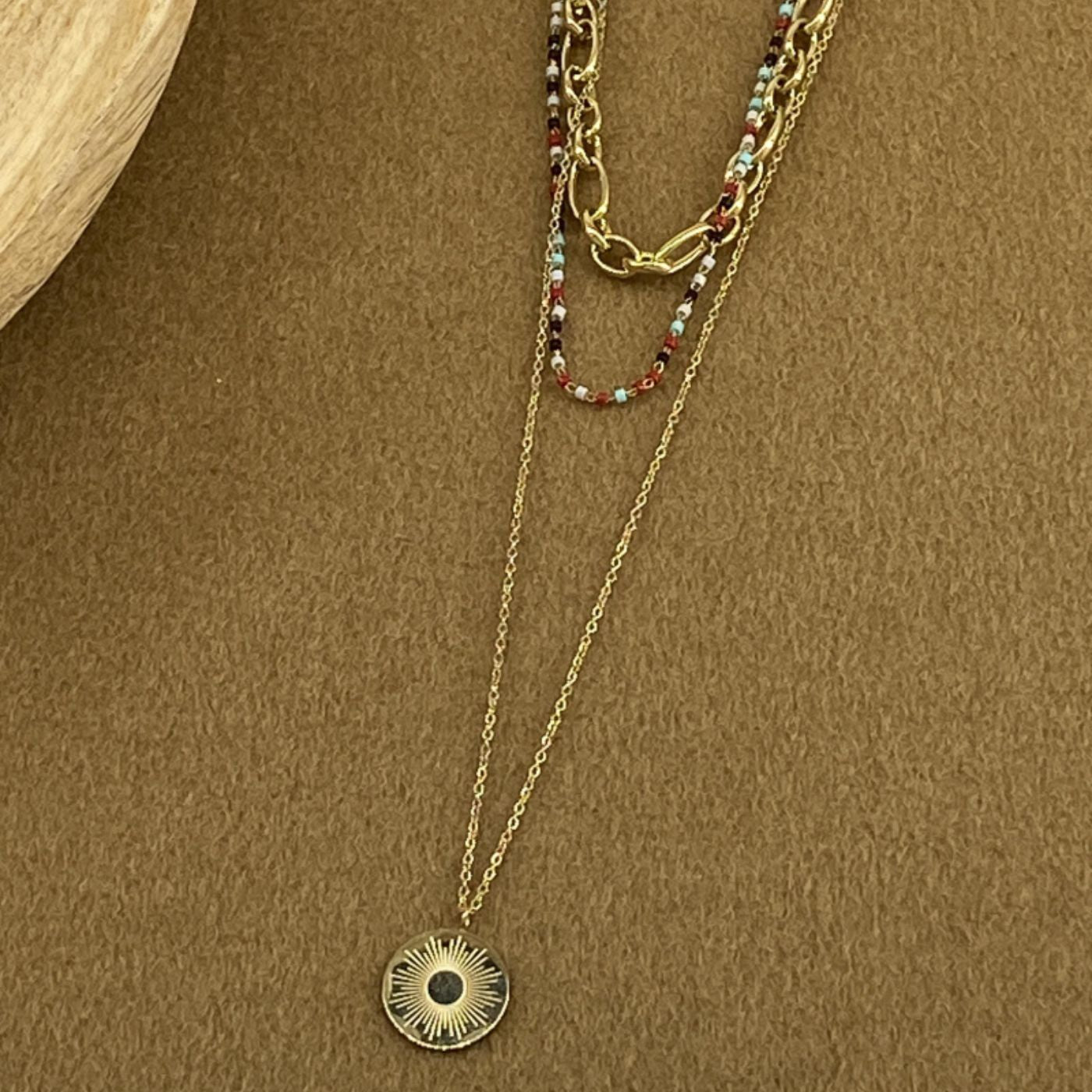 Collier Multi-Rangs en Acier Inoxydable - Pendentif Soleil et Perles Colorées - Cap-Nature