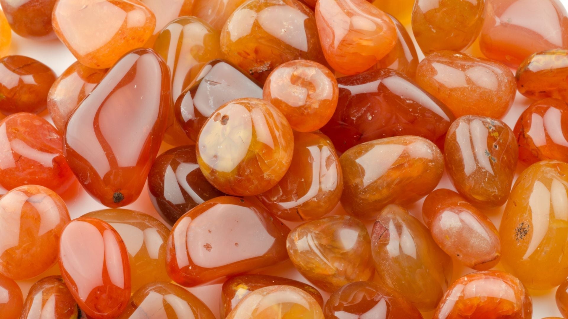 Cornaline : la pierre de l’énergie vitale, de la confiance et de l’élan intérieur