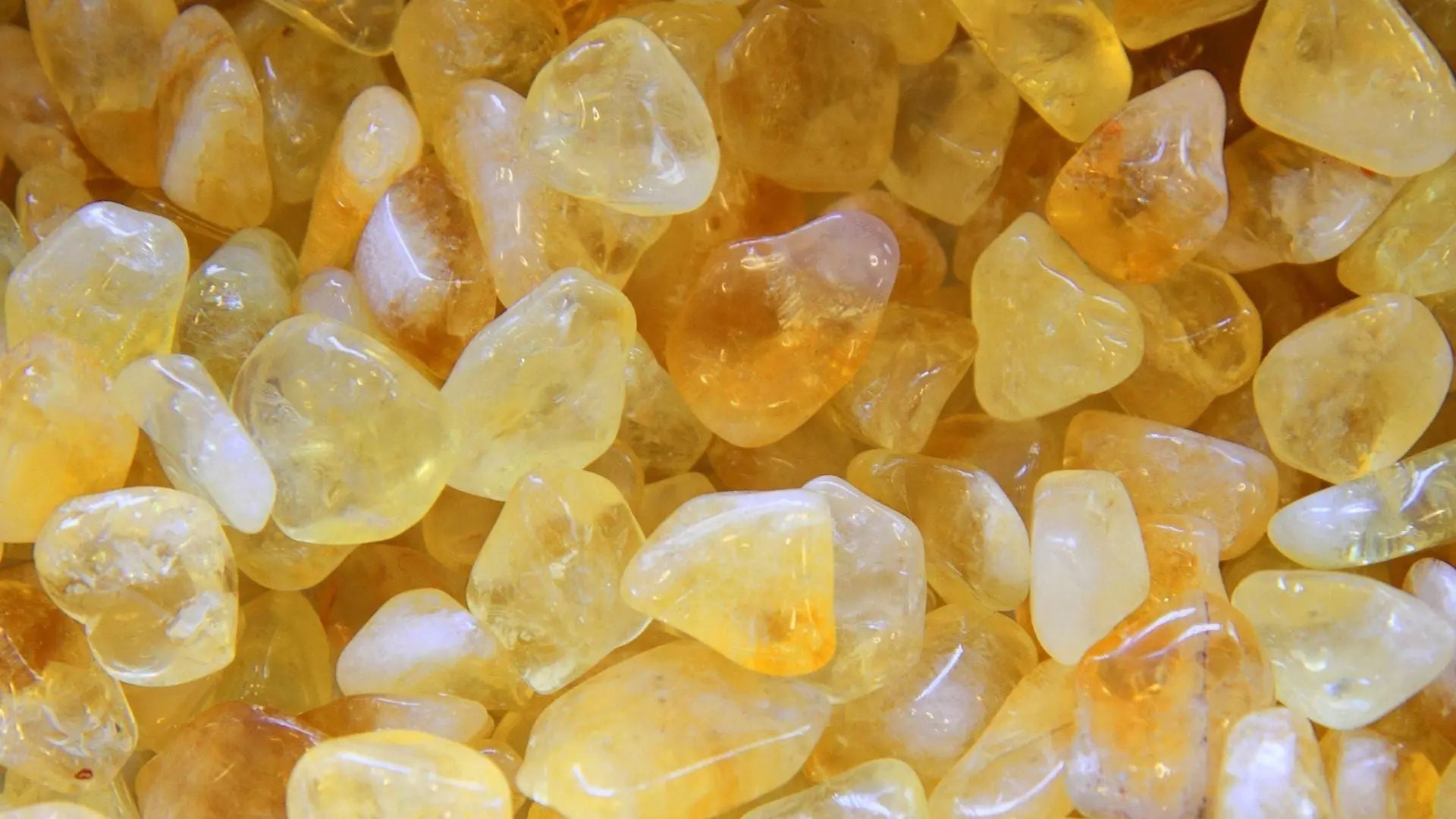 Citrine chauffée : la pierre de la lumière intérieure et de l’élan positif