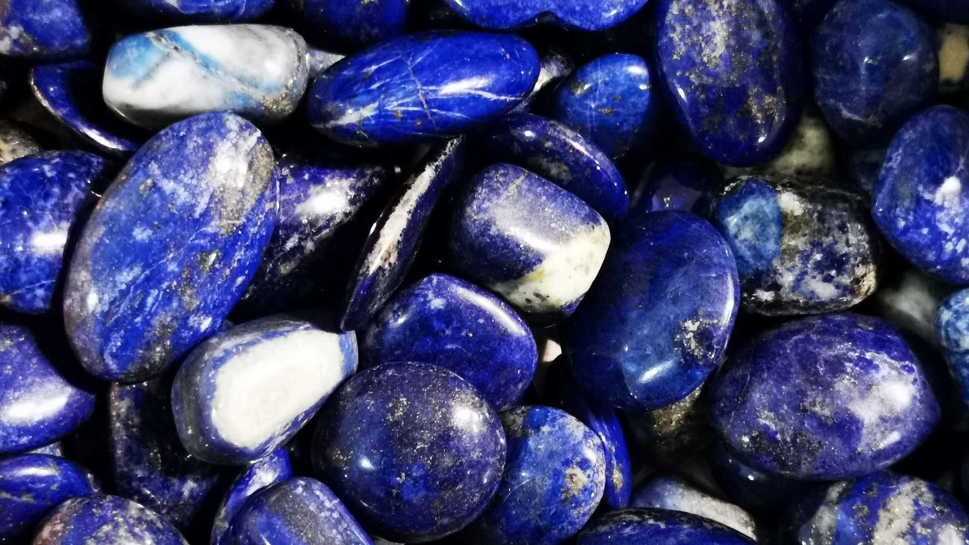 Lapis-lazuli : la pierre de la vérité intérieure et de la sérénité profonde