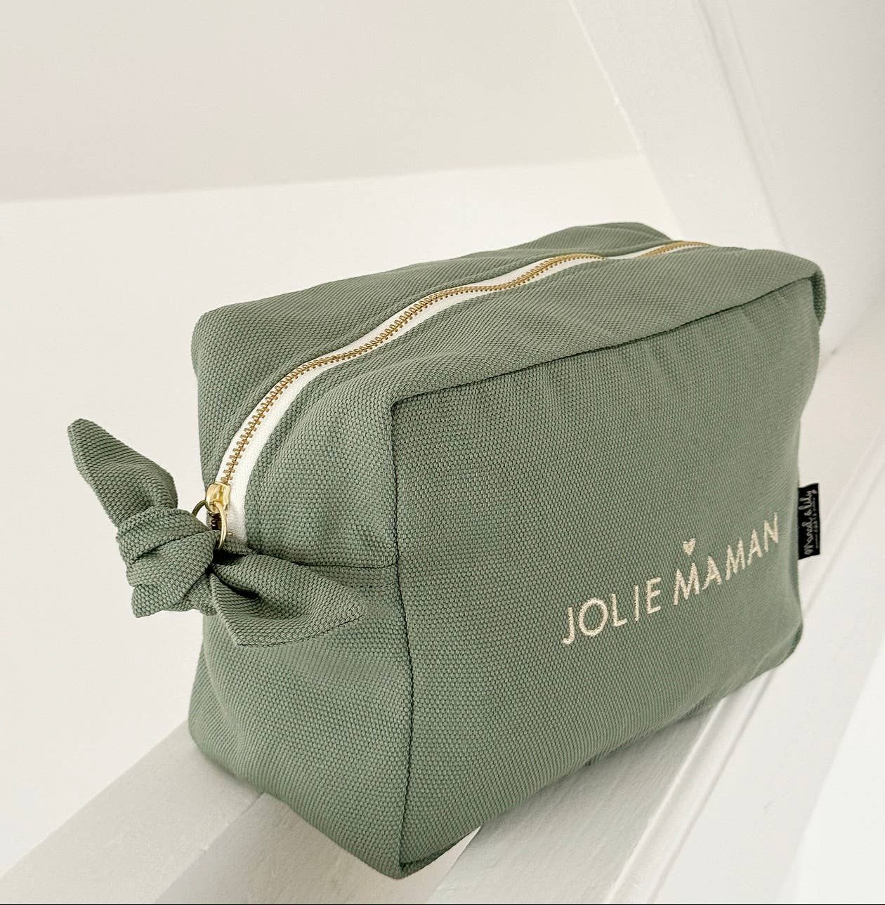Große bestickte Kulturtasche „Jolie Maman“ Salbei