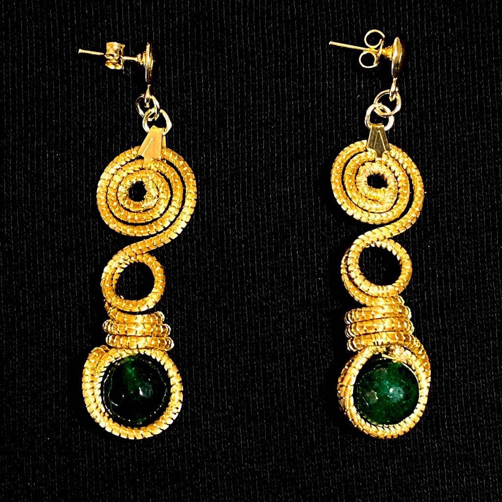 Paar Ohrringe aus Pflanzengold mit grüner Quarzperle