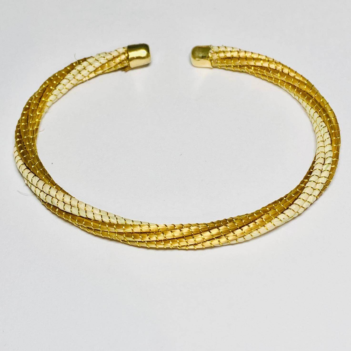 Dünnes geflochtenes Armband aus pflanzlichem Gold mit vergoldeten Enden