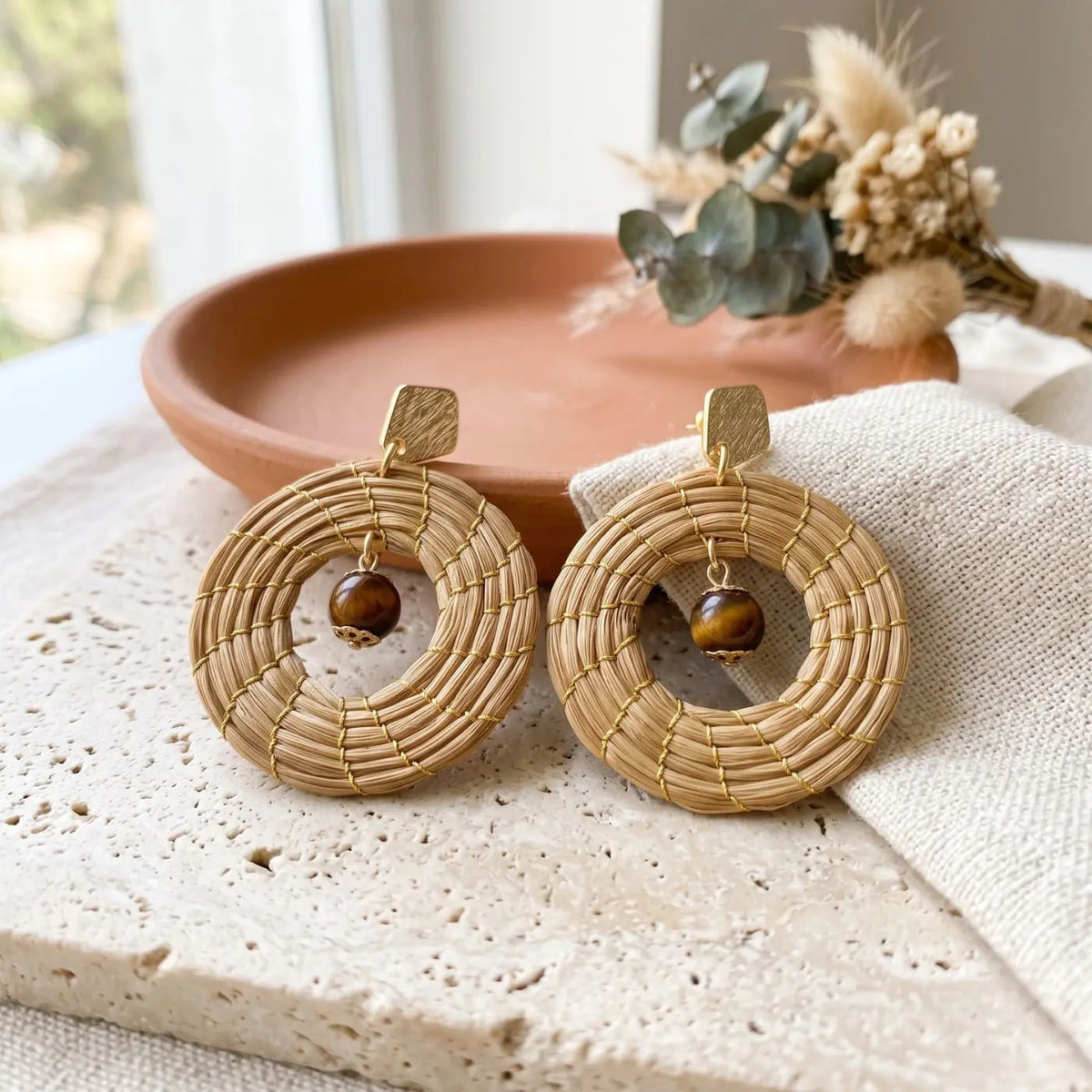 Boucles d’Oreilles Aïra – Or Végétal & Œil de Tigre Cap-Nature