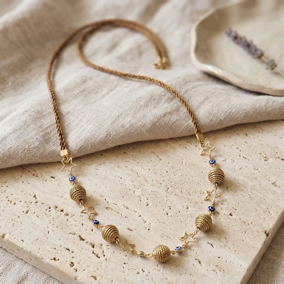 Collier Amuleto – Or Végétal & Œil Porte-Bonheur Cap-Nature