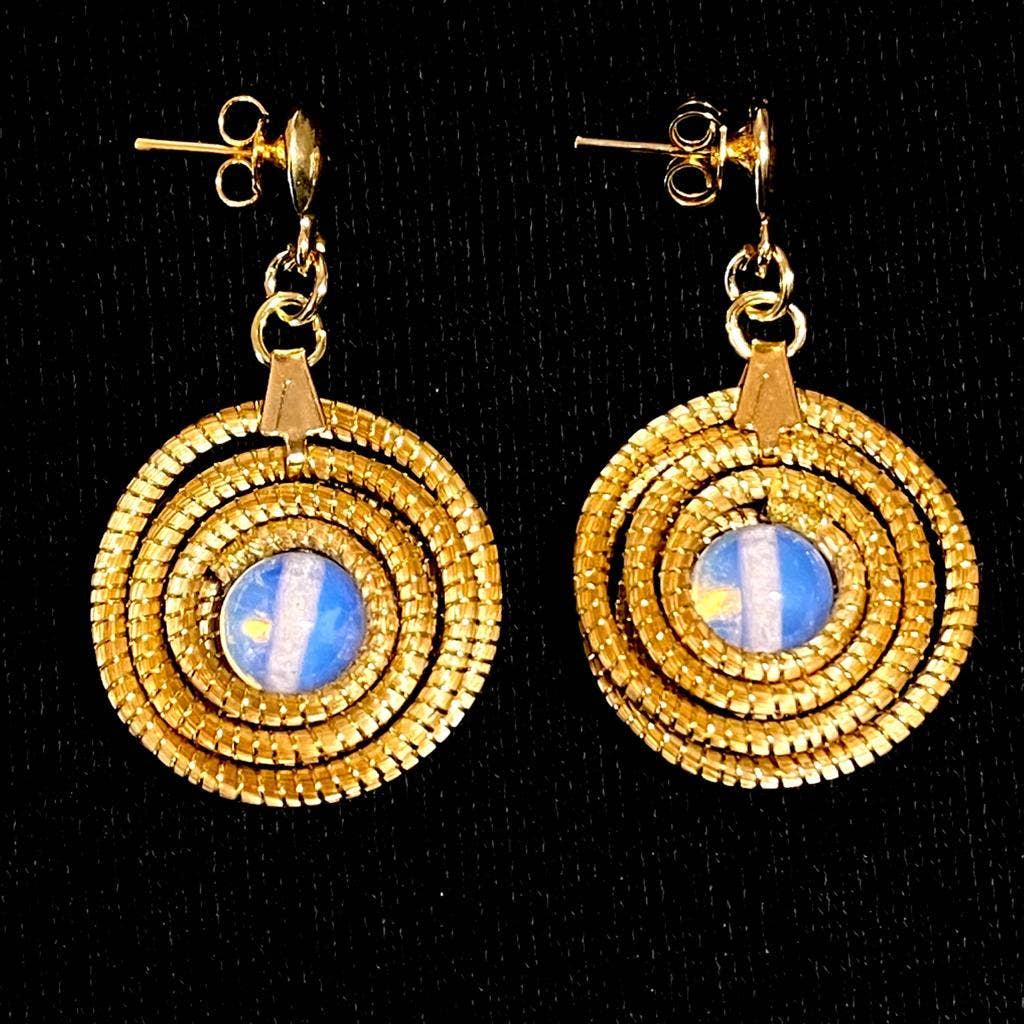 Paire de Boucles d'Oreilles Spirale en Or Végétal avec Perle en Pierre de Lune - Cap-Nature