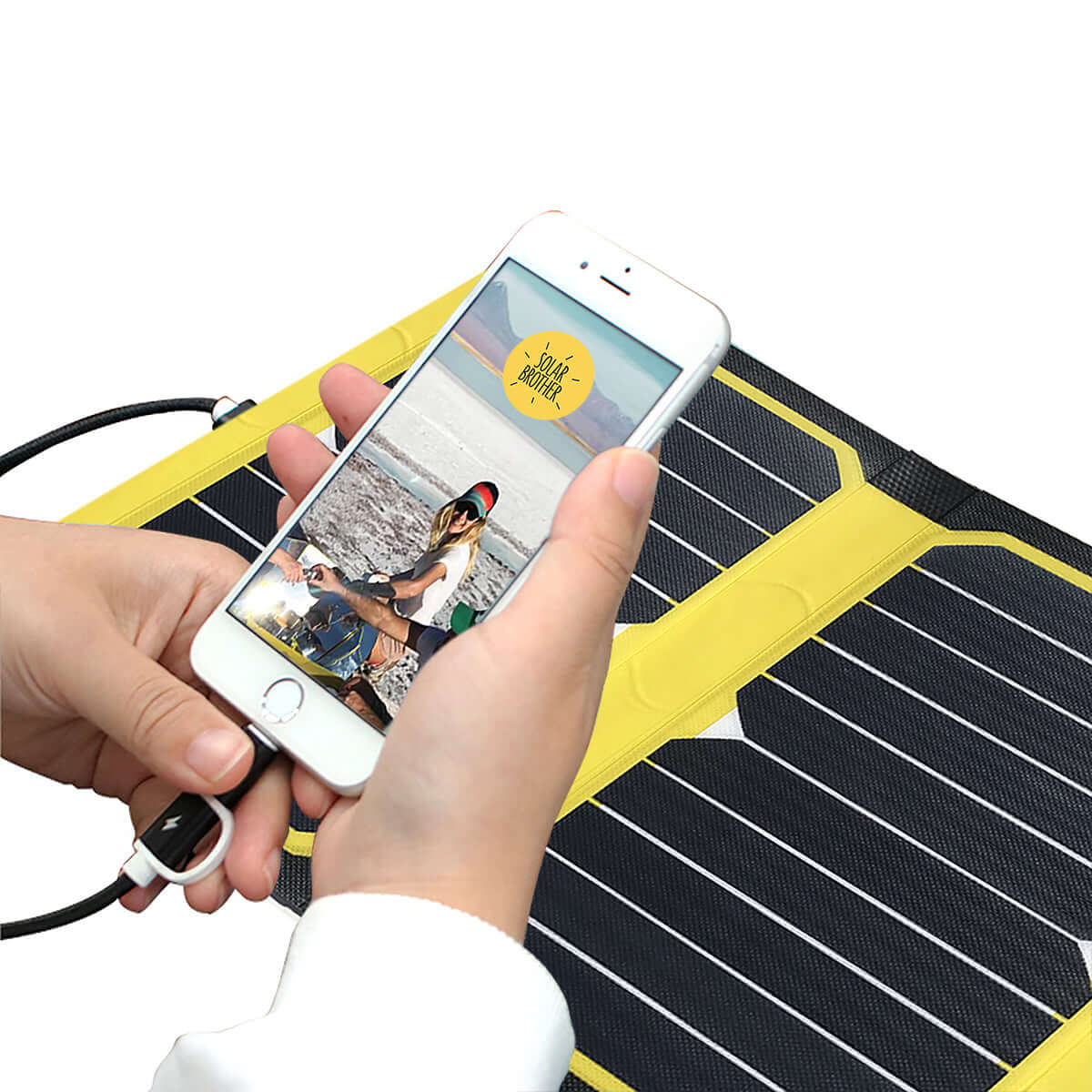 Chargeur solaire pour smartphone. Partout en pleine nature.