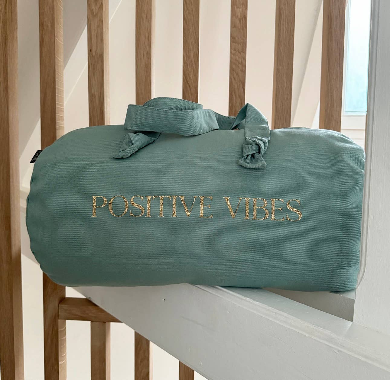 Reisetasche „Positive Vibes“ in der Farbe Karibikblau